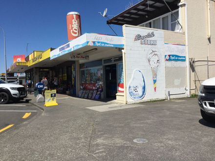 Riverdale Store, Awapuni Shops