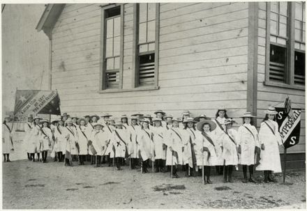 "Thank God We Kept the Flag Flying", Girls at Campbell Street School