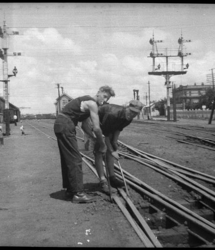 "Cleaning Points", Palmerston North Railway Yard