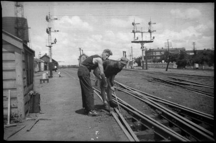 "Cleaning Points", Palmerston North Railway Yard