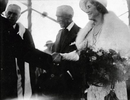 Lord and Lady Bledisloe's Civic Farewell in the Square