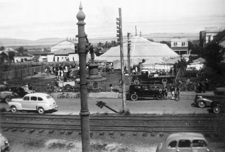 Circus at Devine's Paddock, Main Street