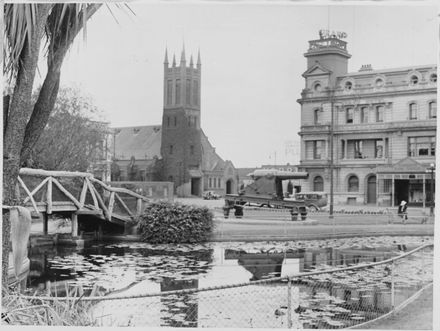 Square Gardens and Lakelet