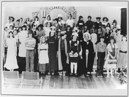 "Who Stole the Tarts?" - Aokautere School Operetta