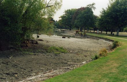 Hokowhitu Lagoon in drought