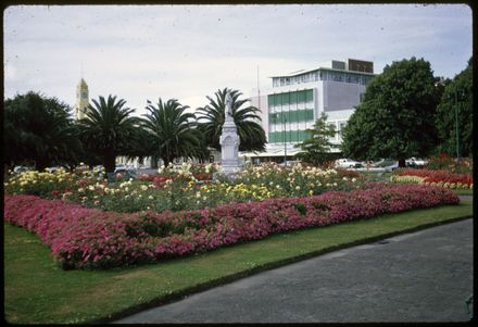 Te Peeti Te Awe Awe Statue and Rose Garden, The Square - Resource cover image
