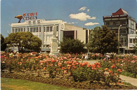 Te Peeti Te Awe Awe Statue and the Rose Garden