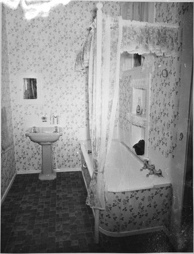 Bathroom at 7 Heatley Avenue