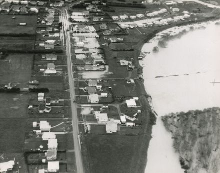 Flooding at the edge of Hokowhitu - Resource cover image