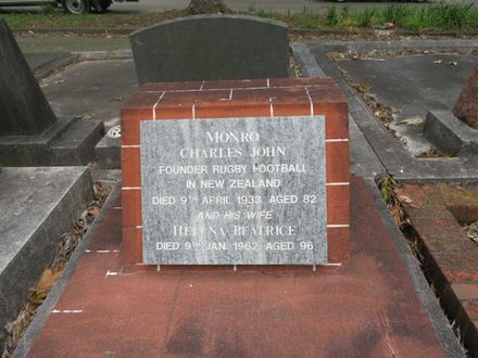 Charles and Helena  Monro headstone