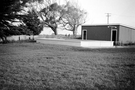 Carnarvon School swimming pool and changing rooms 1957