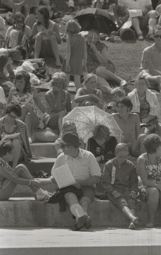 Spectators at the Lido Pool