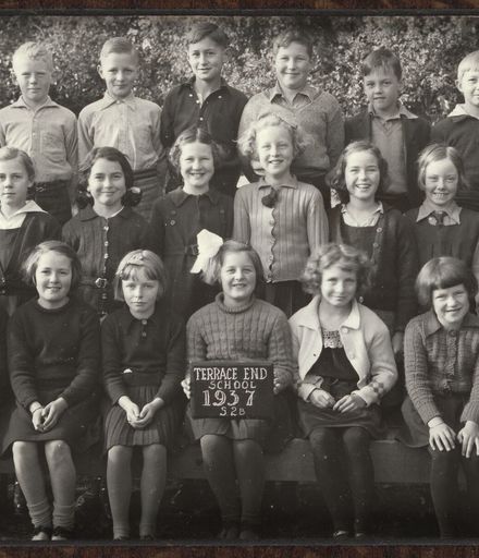 Terrace End School - Standard 2b, 1937