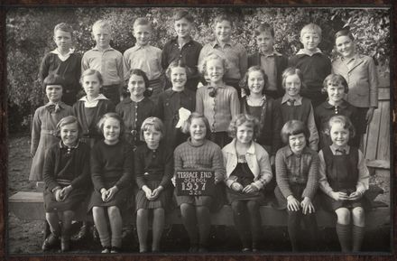Terrace End School - Standard 2b, 1937