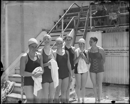 "Auckland Swimmers in City Baths" - Resource cover image