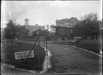 Canon in Square - Keep off the Grass! - Resource cover image