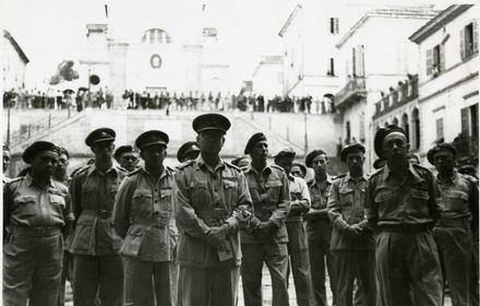 Image of Brigadier Gentry meeting with Polish soldiers in Italy, sent to Polish Army League