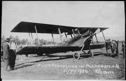 First aeroplane to land in Palmerston North