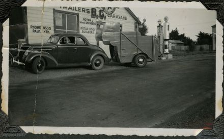 Car and horse float at Bunnythorpe Garage