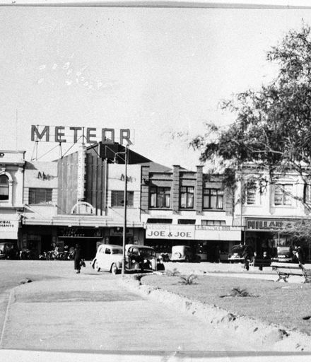 Meteor Picture Theatre, The Square