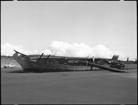 "Hydrabad" shipwreck, Waiterere Beach