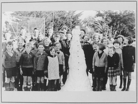 Fitzherbert East School Pupils with Snowman