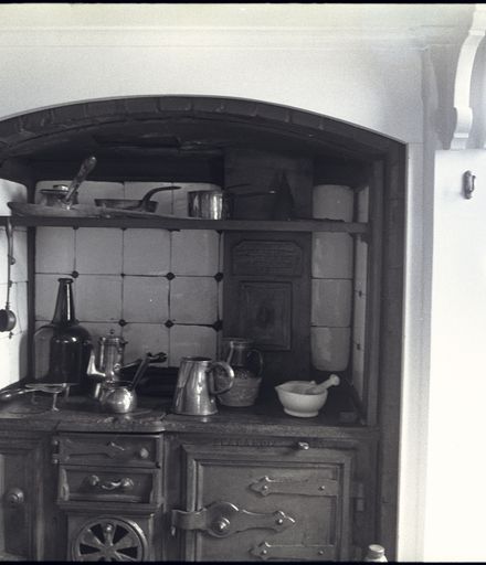 Kitchen range at 'Kaingahou', 642 Pioneer Highway