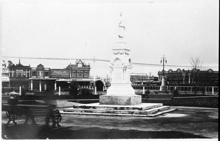 Statue of Te Peeti Te Awe Awe, The Square