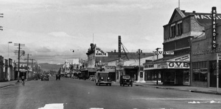 Rangitikei Street looking towards The Square