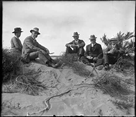 Unknown group - Berry Family Collection - Resource cover image