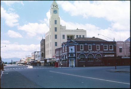 Broadway Avenue from The Square