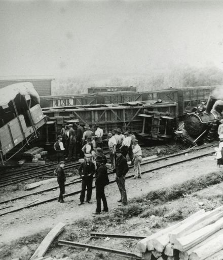 Train derailment at Halcombe