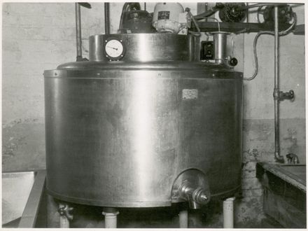 Possibly a Berry Patent Temperature Holding Vat - Resource cover image