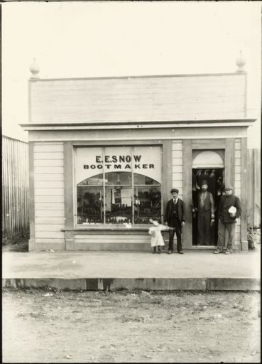E E Snow, Bootmaker, Foxton