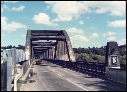 Construction of the Fitzherbert Bridge