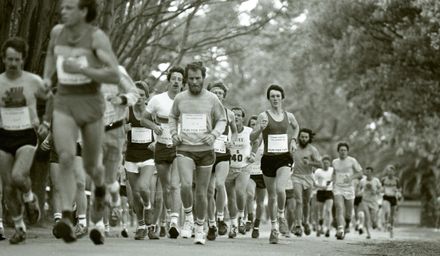 2022N_2017-20_040092 - Manawatu Evening Standard Fun Run 1984