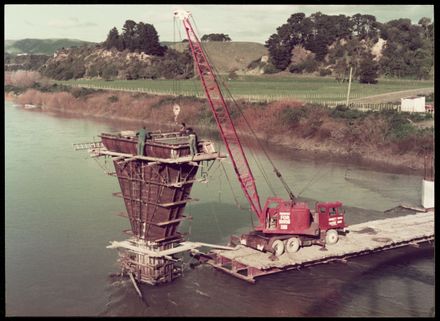 Construction of the Fitzherbert Bridge