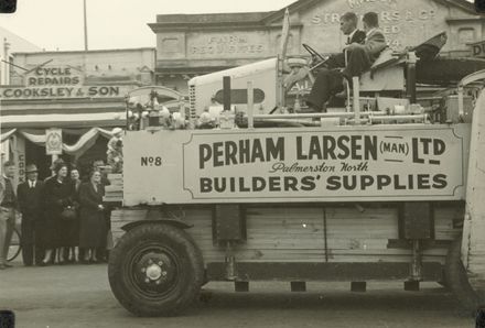 Palmerston North's 75th Jubilee celebration parade - Resource cover image