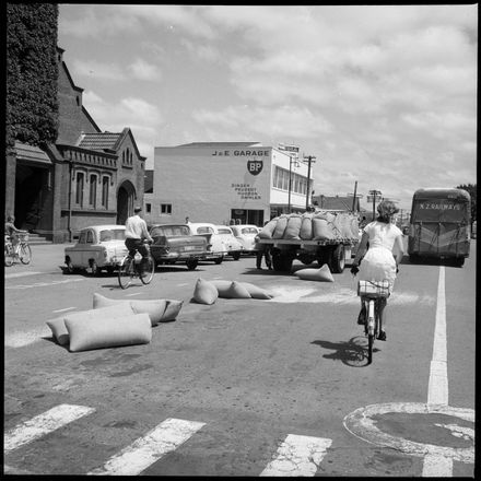 "Premature Unloading" Loose Load Drops onto Road