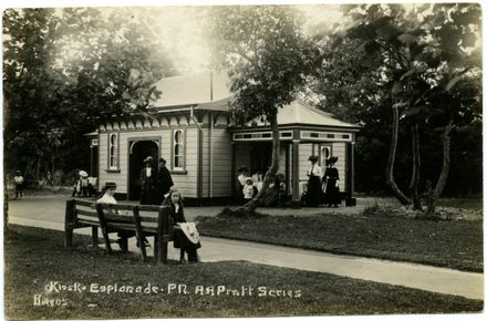 Tea kiosk, Victoria Esplanade 1