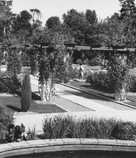 Dugald McKenzie Rose Garden, Victoria Esplanade