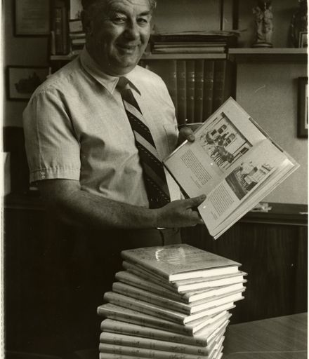 Ian Malcolm, Librarian