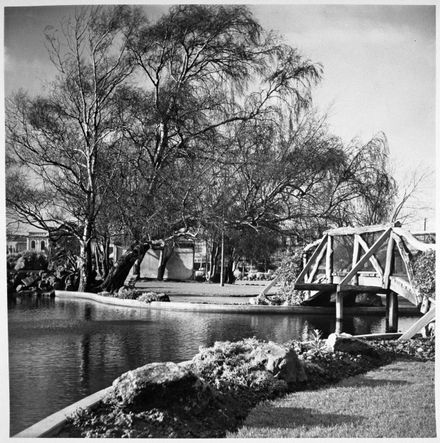 Square Gardens and The Lakelet