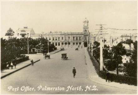 Palmerston North Souvenir Photo Cards - "Post Office"
