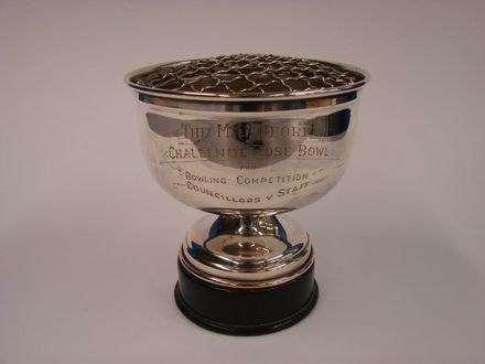 Image 2: Silver trophy 'Mansford Challenge Rose Bowl'