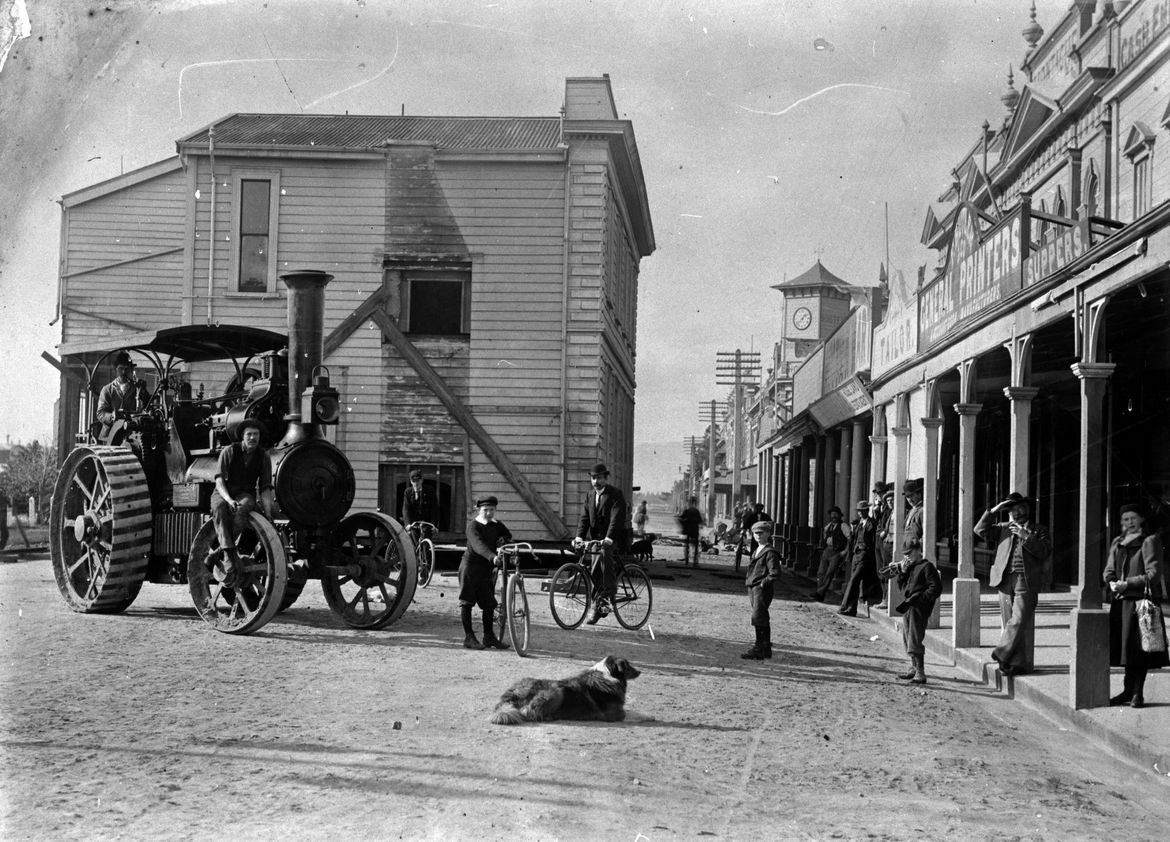 Old Bank of New Zealand building being moved by traction engine