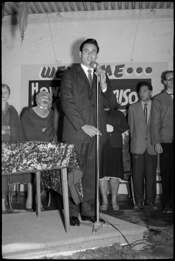 Howard Morrison Comes to Town - Resource cover image