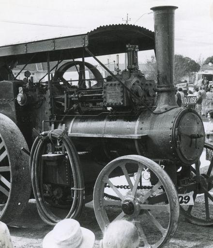 Traction engine at Manawatu County Centennial Celebrations, Sanson
