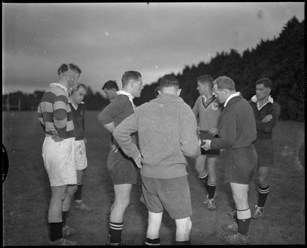 "Whineray briefs All Black Trialists"