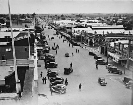 Rangitikei Street looking west